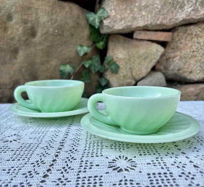 Tasses et soucoupes jadéite opaline vintage 