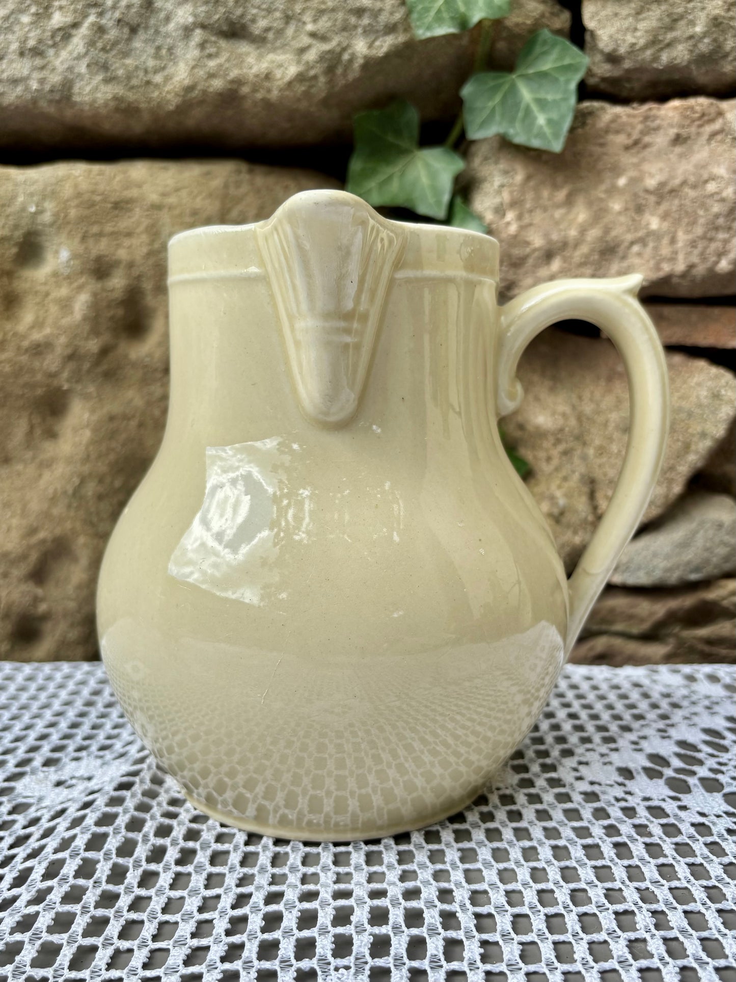 pichet 1950 faïence émaillée blanc crème