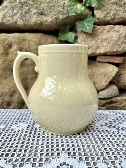 pichet emaille blanc creme vue de dos 1950