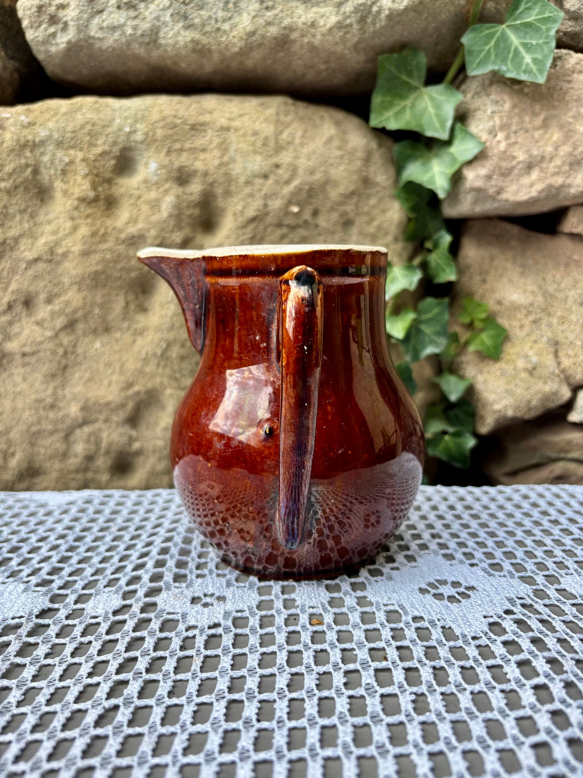 pot a lait faillence emaillee 1950 marron vue de côté