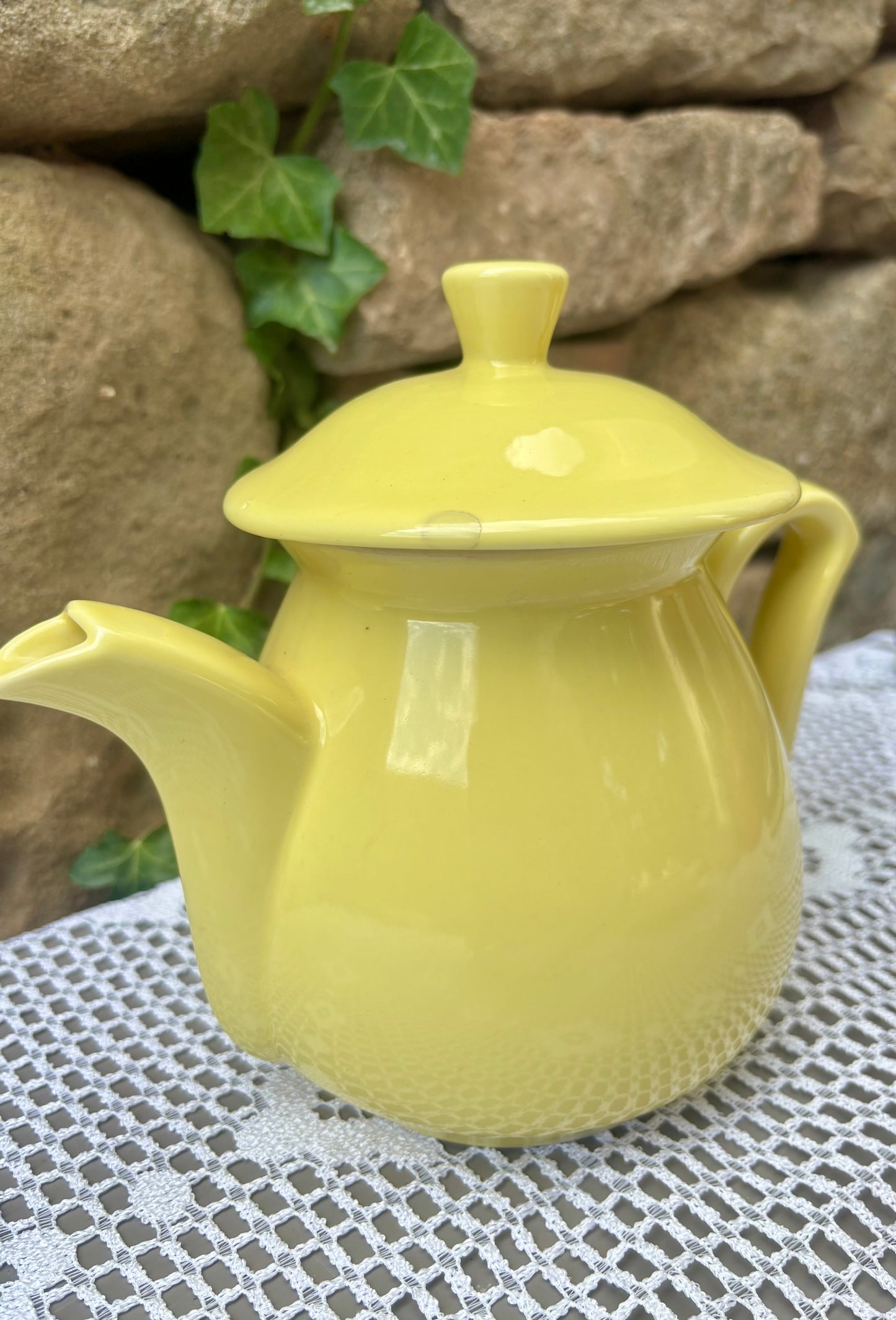 theiere jaune style rio 1960 détail