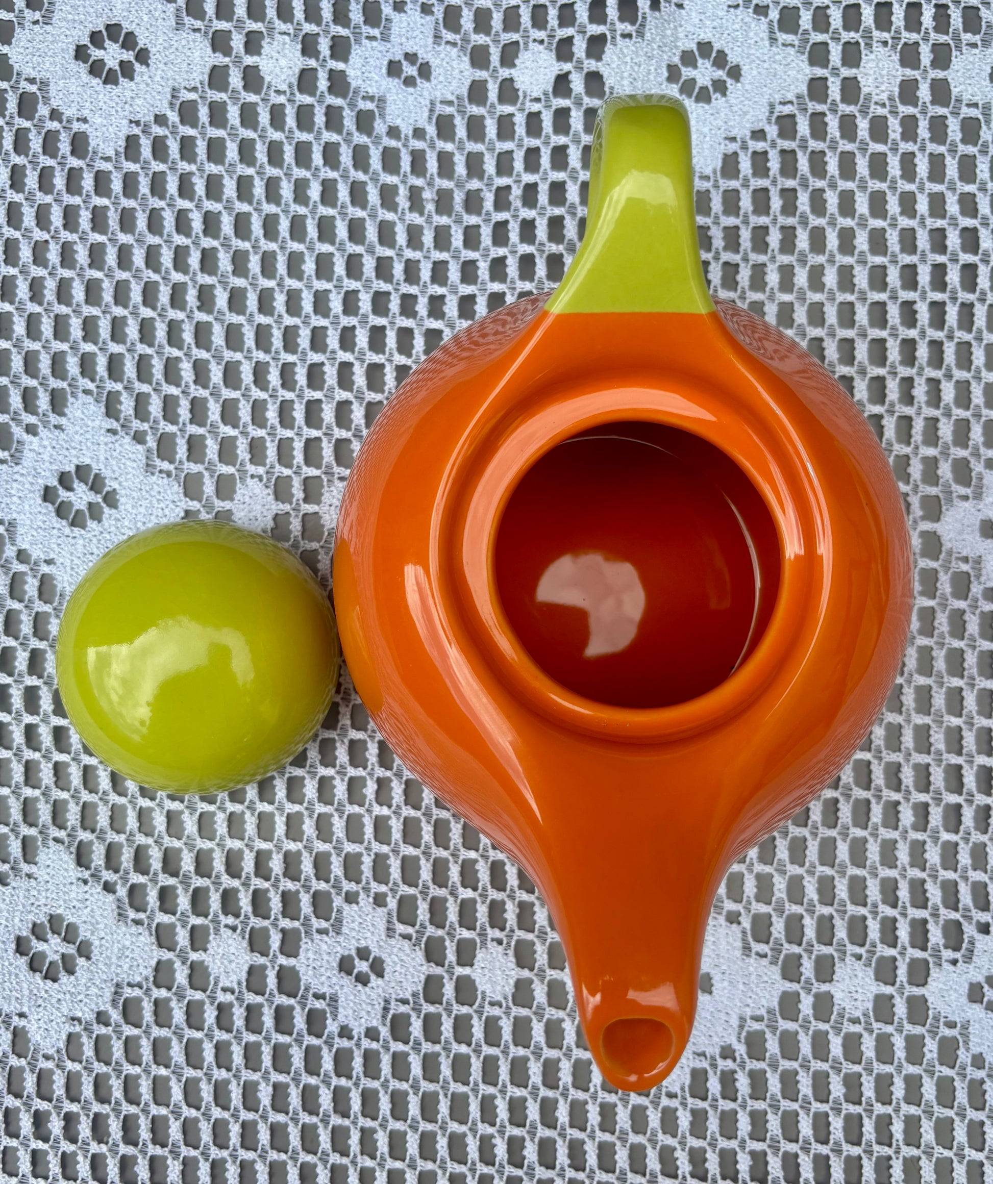 theiere orange verte style 1970 vue du dessus