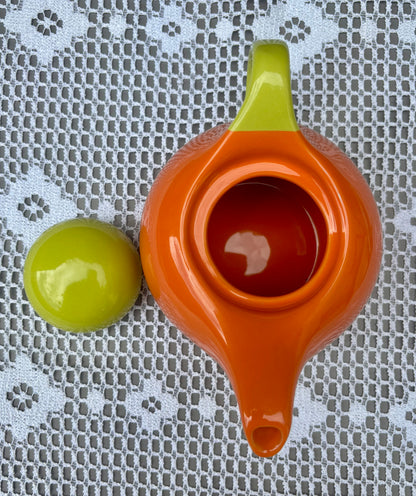 theiere orange verte style 1970 vue du dessus